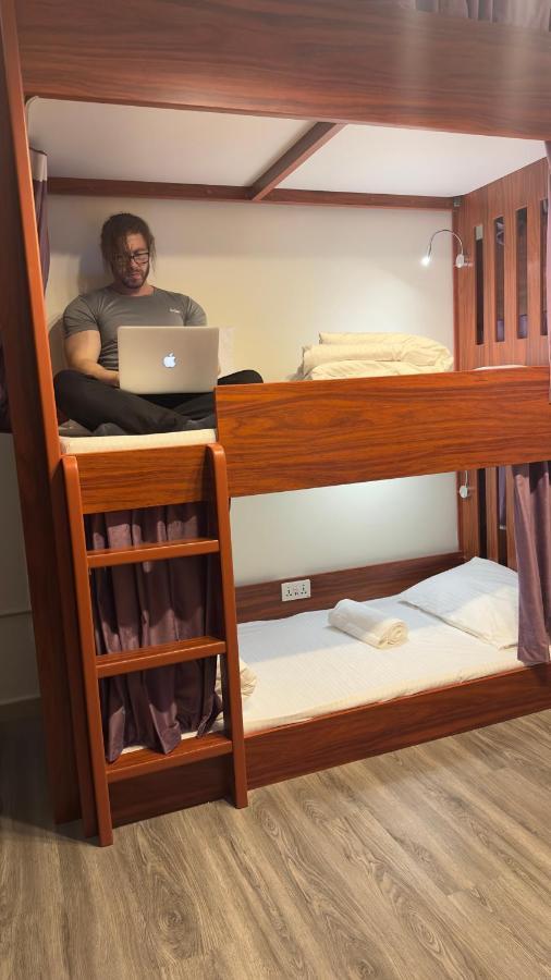 Business Backpackers Jbr Dubai Exterior foto